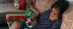 How I relax while tweeting with a cat on my lap