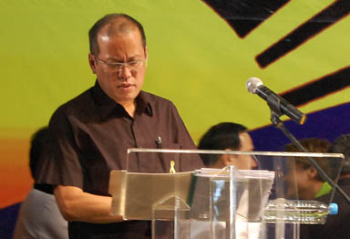 noynoy-reading1